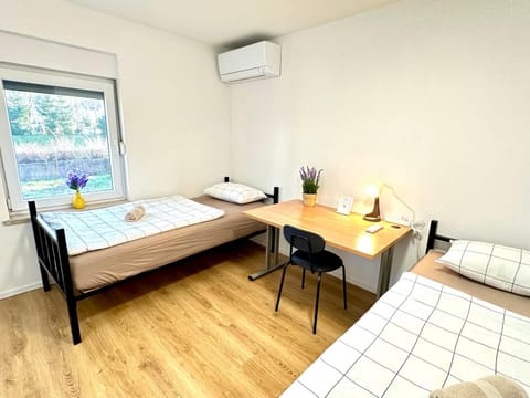Bed, Photo of the whole room, Bedroom, air conditioner