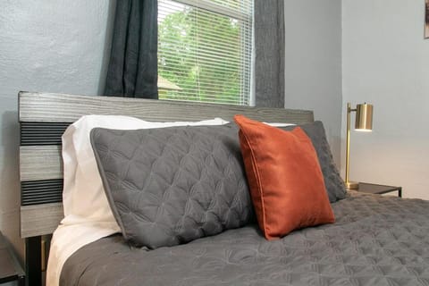 Farmhouse and Charming Place House in Gainesville