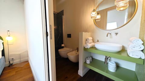 Toilet, Bathroom, bidet, towels