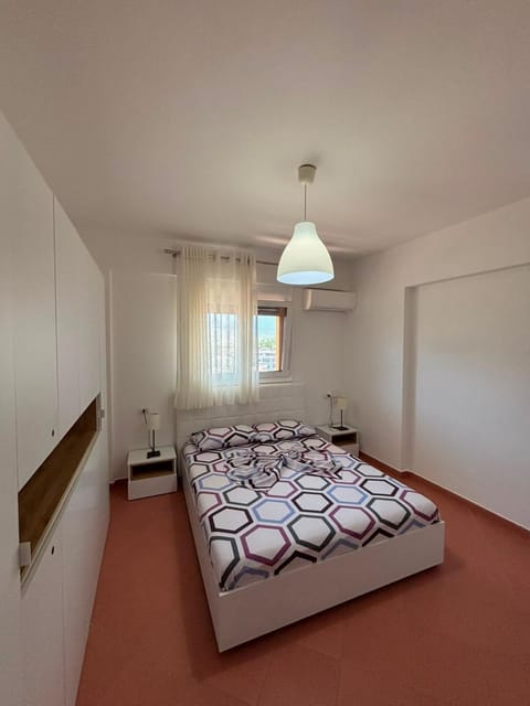 Bed, Bedroom, wardrobe, air conditioner