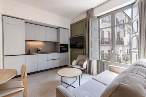 TV and multimedia, Kitchen or kitchenette, Living room