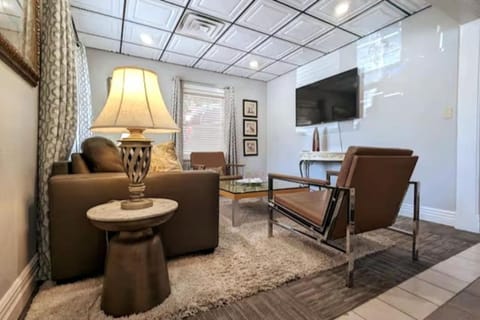 Ground Floor Villa at Sweet Spring Apartment in Eureka Springs