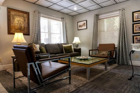 Ground Floor Villa at Sweet Spring Apartment in Eureka Springs