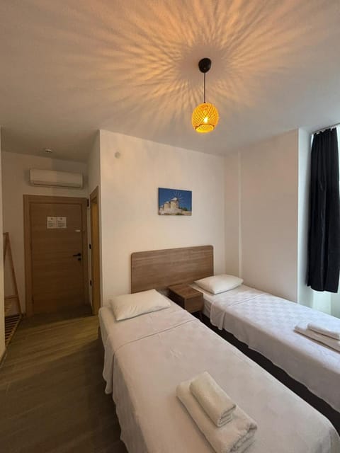 Bed, Photo of the whole room, towels, air conditioner