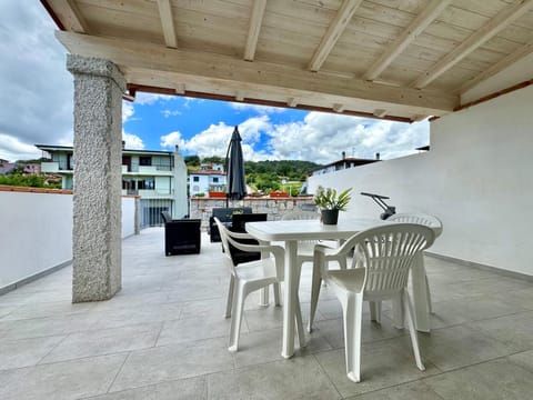 Patio, Day, Balcony/Terrace, Living room, Seating area, Dining area