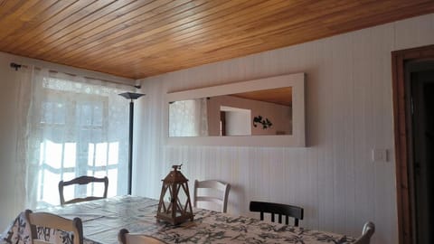 Gîte de ville appartement Location de vacance - St-Flour - 6-8 Personnes dans le Cantal Apartment in Saint-Flour