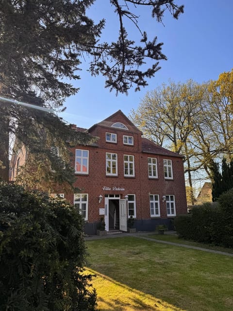 Property building, Garden, Garden view