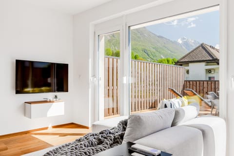 Communal lounge/ TV room, Day, Living room