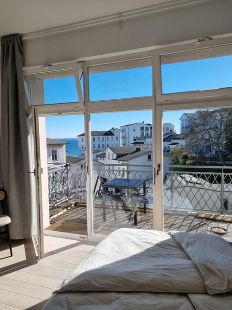 Bed, View (from property/room), Balcony/Terrace, Sea view