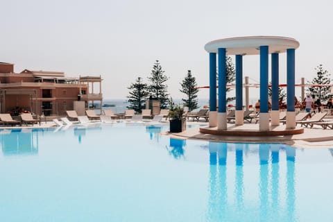 Day, Swimming pool, sunbed