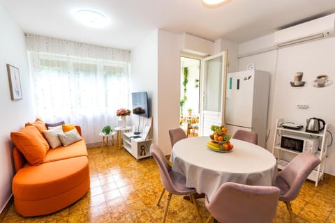Living room, Seating area, Dining area
