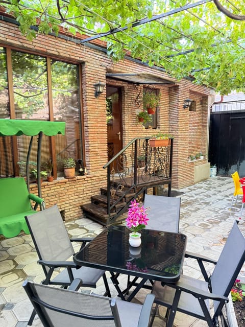 Property building, Patio, Spring, Day, Garden, Living room, Seating area, Dining area, Garden view