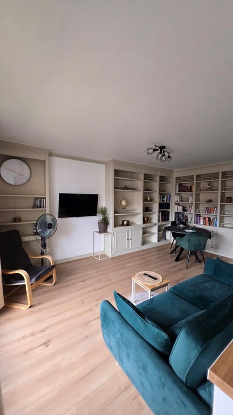 TV and multimedia, Living room, Dining area