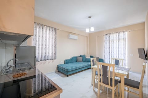 TV and multimedia, Kitchen or kitchenette, Living room, Seating area, Dining area, air conditioner