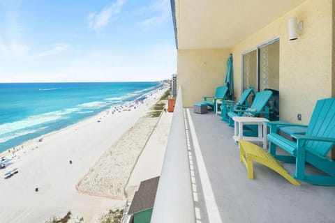 View (from property/room), Balcony/Terrace, Seating area, Beach, Sea view