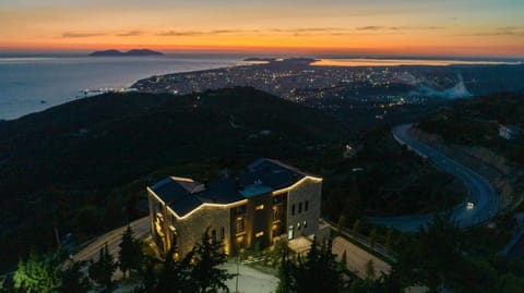 Nearby landmark, Restaurant/places to eat, Natural landscape, City view, Sea view, Sunset