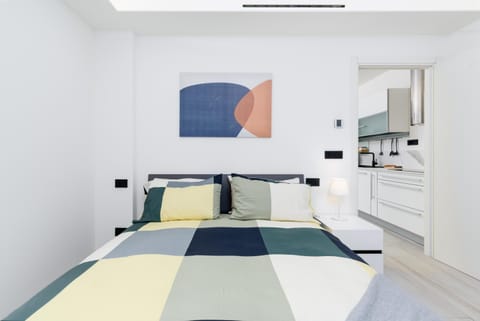 Bed, Kitchen or kitchenette, Photo of the whole room, Bedroom