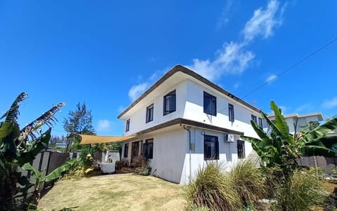 Property building, Day, Garden, Garden view