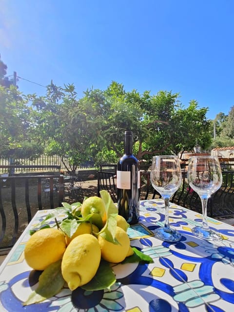 Day, View (from property/room), Balcony/Terrace, Dining area, Drinks