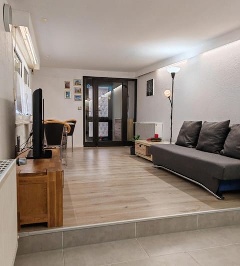 Communal lounge/ TV room, TV and multimedia, Living room, Seating area, Evening entertainment