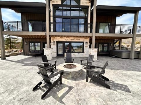 The Lodge at Cutthroat Landing House in Henrys Lake