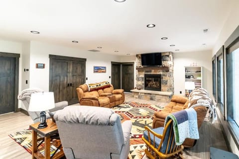 Henrys Lake Walkout Cabin Cabin in Henrys Lake