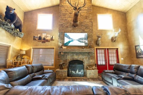 Trails End Lodge- Bills Island House in Island Park