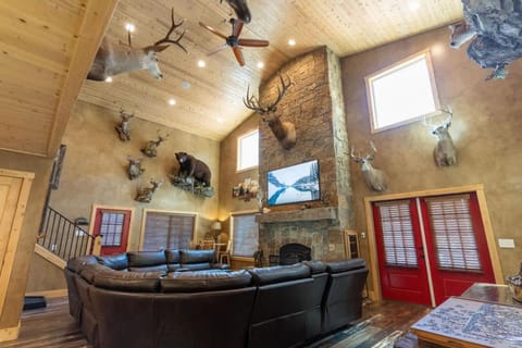 Trails End Lodge- Bills Island House in Island Park