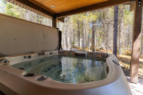 Trails End Lodge- Bills Island House in Island Park