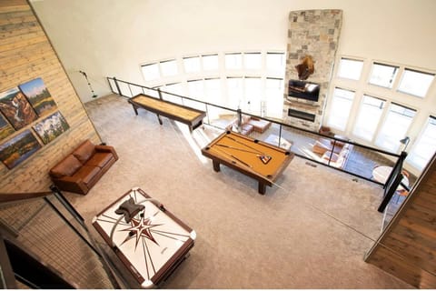 East Cabin- Yellowstone Family Retreat- Sled Hill Cabin in Idaho