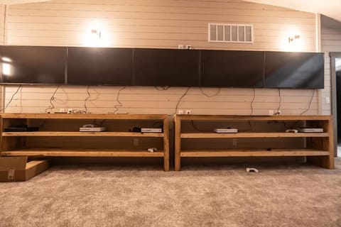 Dual Cabin- Yellowstone Family Retreat- Sled Hill Cabin in Idaho