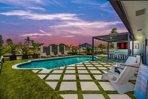 Patio, Pool view, Swimming pool, Swimming pool, Sunrise, Sunset