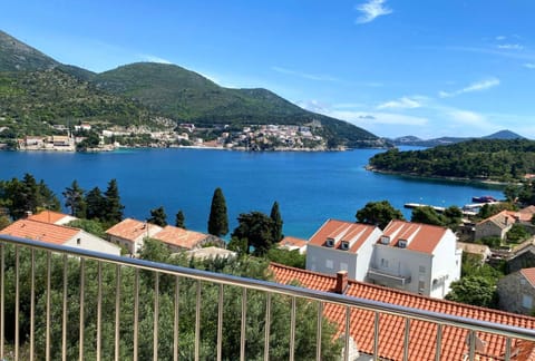 Mountain view, Sea view