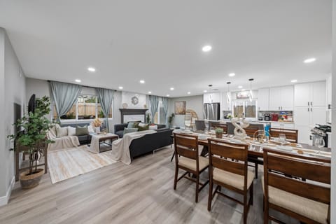 Entire Private Home with 3 Bedrooms 2 Bathrooms, Hot Tub, Garage, King Bed, Available Now House in Spring Valley