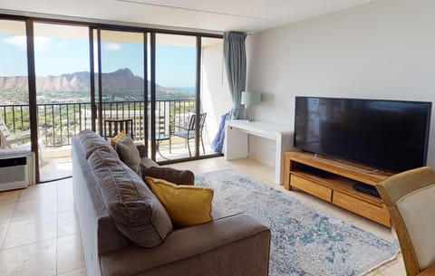 Communal lounge/ TV room, Natural landscape, TV and multimedia, View (from property/room), Balcony/Terrace, Living room, Seating area, Mountain view