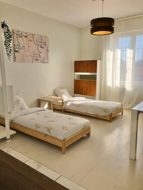 Bed, Living room