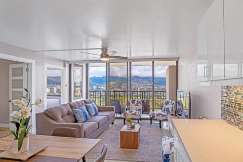 Living room, Seating area, Dining area, Mountain view