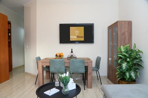 TV and multimedia, Living room, Dining area