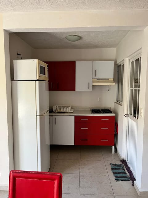 Depto en Planta Baja con Alberca, WiFi Rápido y Smart TV Apartment in Acapulco