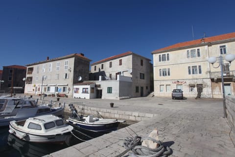 Nearby landmark, Facade/entrance, Off site, Neighbourhood, City view, Street view