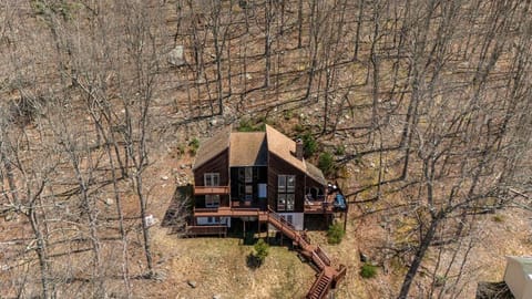 Beautiful Modern Lodge! Game Room House in Middle Smithfield