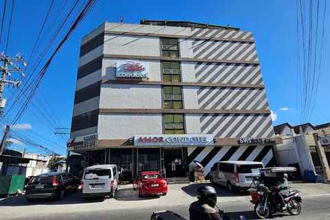 Property building, Restaurant/places to eat, Breakfast, Parking