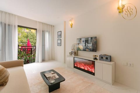 TV and multimedia, Living room, Seating area