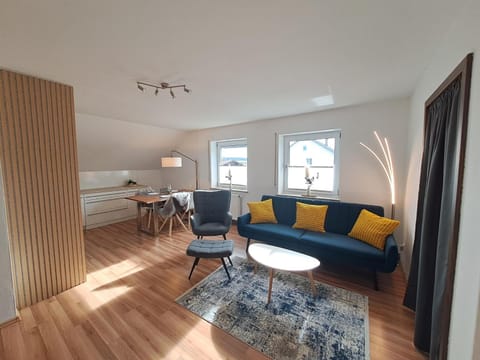 Living room, Photo of the whole room, Seating area, Dining area