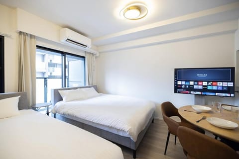 Bed, TV and multimedia, Living room, Seating area, Bedroom