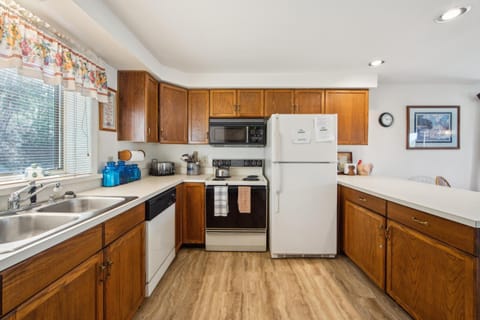 11D - Spacious & Family-Friendly Getaway House in Capital District, NY, USA