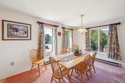 11D - Spacious & Family-Friendly Getaway House in Capital District, NY, USA