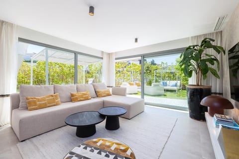 Living room, Garden view
