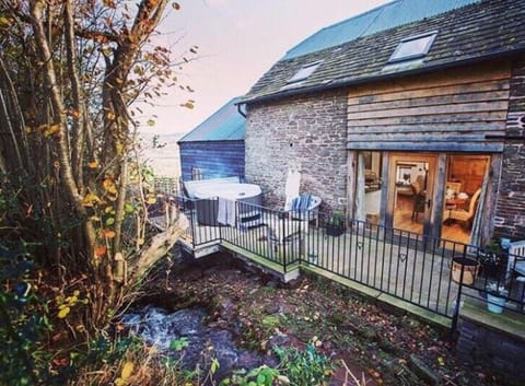 Hot Tub, Stream-Side Garden, Mountain Views, 17thC House in Crucorney