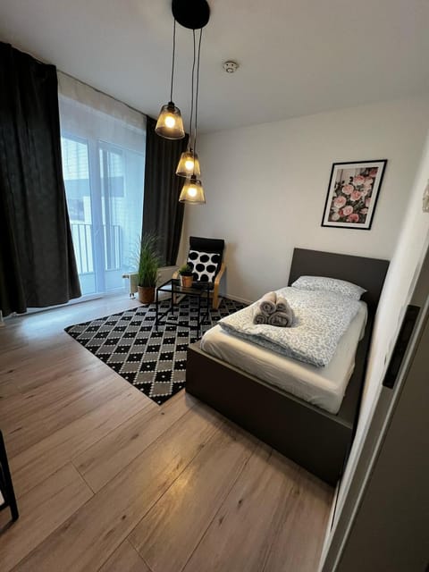 Bed, Living room, Photo of the whole room, Seating area, Bedroom